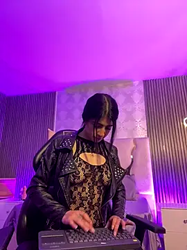 MAIILY TAY online show from 14, 11, 2025