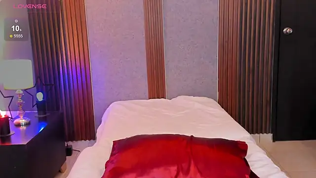 Snapshot of alana_hard_ chatting on 11, 11, 2025 alana hard online show from 11, 11, 2025