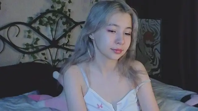 Alika Kiss online show from 1, 12, 2025