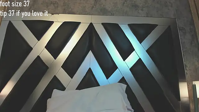 CloePerson online show from 4, 4, 2026