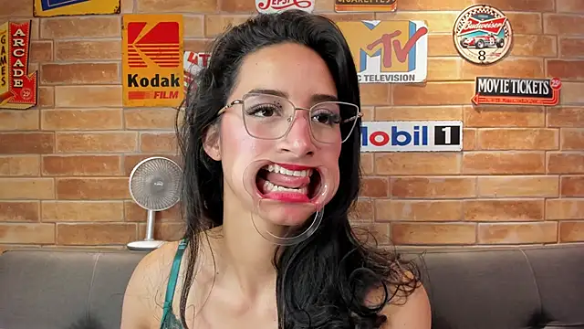 foxy sharlotte online show from 18, 4, 2026