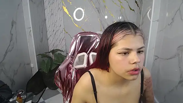 Snapshot of Little_cherry_b chatting on 26, 10, 2025 Little cherry b online show from 26, 10, 2025