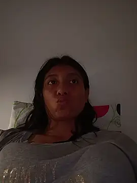 YeseniaRodriguez3 online show from 8, 1, 2026