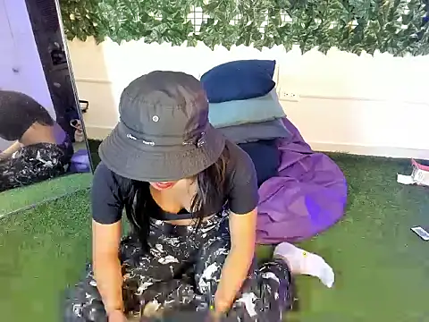 YeseniaRodriguez3 online show from 14, 3, 2026