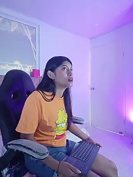 YeseniaRodriguez3 online show from 28, 4, 2026