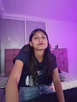 YeseniaRodriguez3 online show from 8, 5, 2026