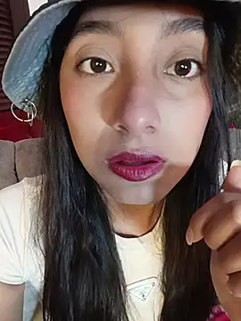 YeseniaRodriguez3 online show from 23, 5, 2026