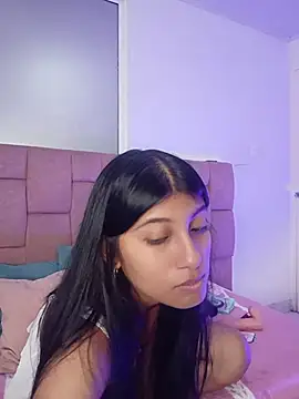 YeseniaRodriguez3 online show from 27, 6, 2026