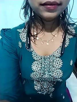 Snapshot of cute_mahi07 chatting on 4, 11, 2025 cute mahi07 online show from 4, 11, 2025