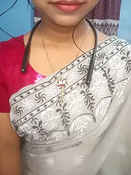 Snapshot of cute_mahi07 chatting on 13, 12, 2025 cute mahi07 online show from 13, 12, 2025