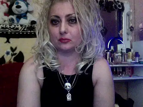 xHot Amazonq online show from 18, 11, 2025