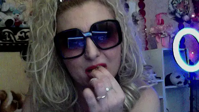 xHot Amazonq online show from 11, 1, 2026