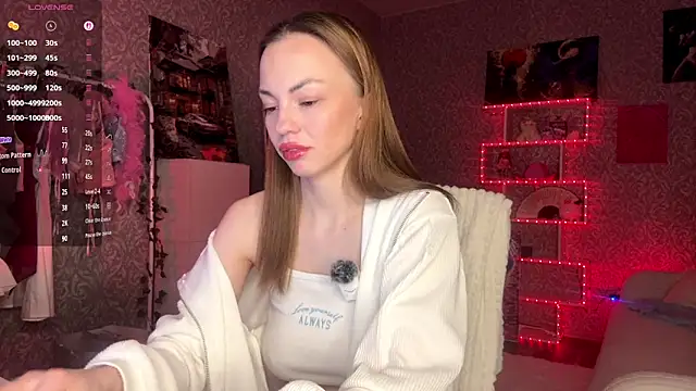 MiraVandee online show from 2, 12, 2025