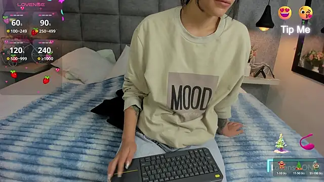 Luna Bella3 online show from 23, 12, 2025