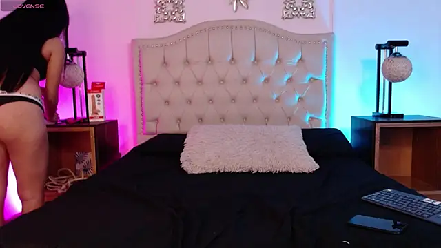 Tessa Moreau online show from 9, 11, 2025