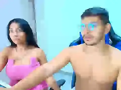 Snapshot of sophia_and_alex chatting on 26, 10, 2025 sophia and alex online show from 26, 10, 2025