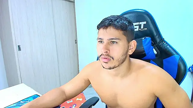 Snapshot of sophia_and_alex chatting on 27, 10, 2025 sophia and alex online show from 27, 10, 2025