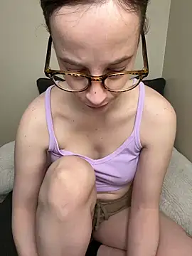 Snapshot of CreamedKitten chatting on 20, 4, 2026 CreamedKitten online show from 20, 4, 2026