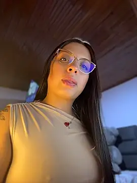 Im Saraaaa online show from 23, 7, 2026