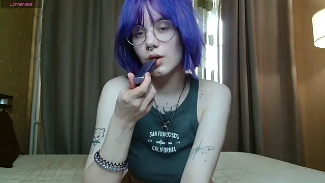Snapshot of KellePourier chatting on 8, 5, 2026 KellePourier online show from 8, 5, 2026