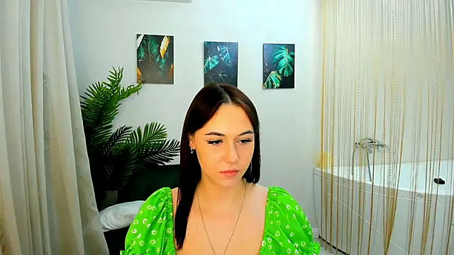 Snapshot of MakeYoueHappy chatting on 1, 12, 2025 MakeYoueHappy online show from 1, 12, 2025