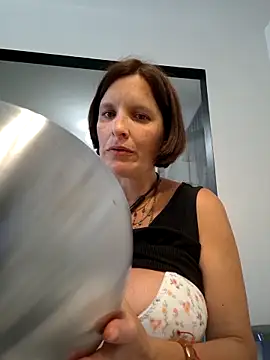 Piediniecollant online show from 4, 6, 2026