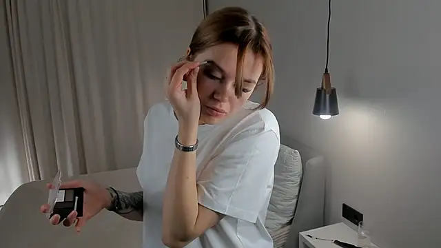 JulienneHauptman online show from 11, 11, 2025