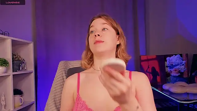 NicoletteTegeler online show from 5, 11, 2025