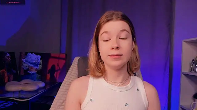 NicoletteTegeler online show from 7, 11, 2025