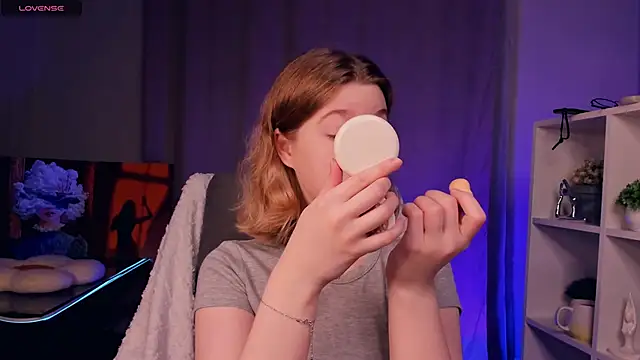 NicoletteTegeler online show from 16, 11, 2025