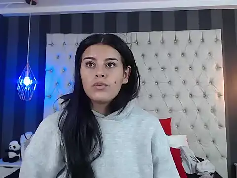 Snapshot of Camile_Petite chatting on 3, 11, 2025 Camile Petite online show from 3, 11, 2025