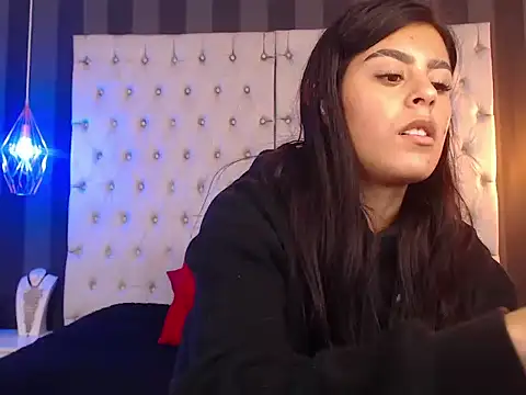 Snapshot of Camile_Petite chatting on 29, 11, 2025 Camile Petite online show from 29, 11, 2025