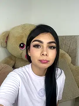 Snapshot of little_emiily_ chatting on 28, 10, 2025 little emiily online show from 28, 10, 2025