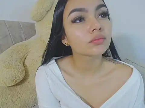 Snapshot of little_emiily_ chatting on 3, 11, 2025 little emiily online show from 3, 11, 2025