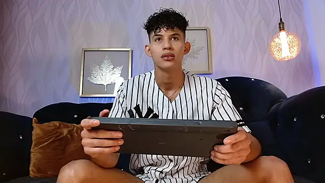 KamiSuarez online show from 6, 11, 2025