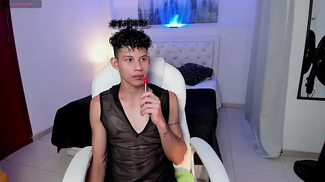 KamiSuarez online show from 25, 2, 2026