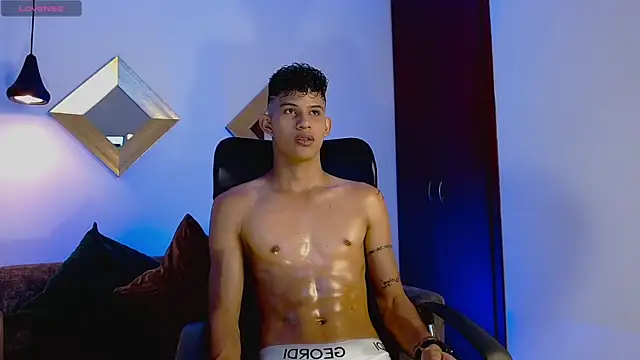 KamiSuarez online show from 27, 4, 2026