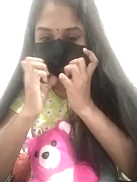 Green LaDY66 online show from 24, 11, 2025