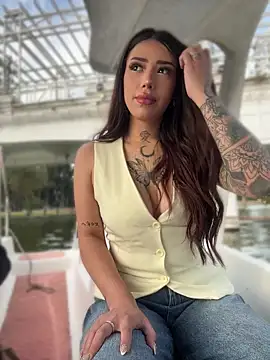 AshleyWinslow online show from 14, 4, 2026