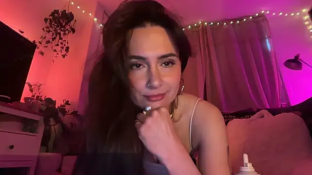 Snapshot of SpicyLunaaa chatting on 9, 5, 2026 SpicyLunaaa online show from 9, 5, 2026