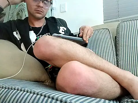 Snapshot of THOMMONSTER5299 chatting on 18, 11, 2025 THOMMONSTER5299 online show from 18, 11, 2025