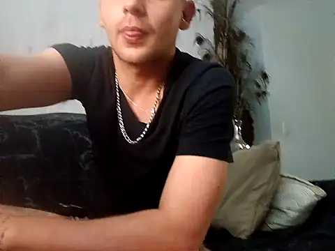 Snapshot of THOMMONSTER5299 chatting on 5, 12, 2025 THOMMONSTER5299 online show from 5, 12, 2025