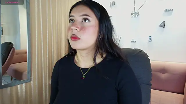 Snapshot of KamyGlam chatting on 7, 2, 2026 KamyGlam online show from 7, 2, 2026