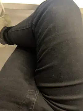 Snapshot of LeoBlaze13 chatting on 18, 12, 2025 LeoBlaze13 online show from 18, 12, 2025