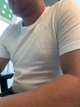 Snapshot of LeoBlaze13 chatting on 5, 1, 2026 LeoBlaze13 online show from 5, 1, 2026