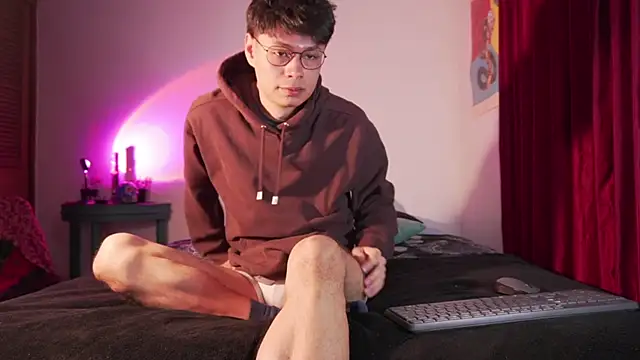 estmonnn online show from 25, 4, 2026