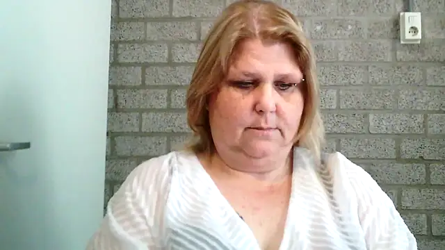 Sylviastar46 online show from 3, 3, 2026