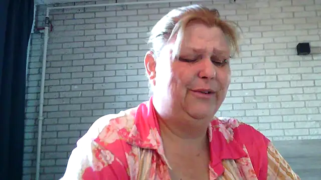 Sylviastar46 online show from 24, 4, 2026