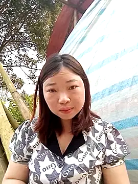 julybe online show from 27, 3, 2026