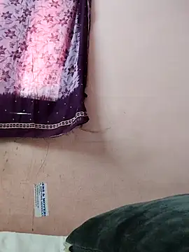 Snapshot of pujapujarrrr chatting on 4, 11, 2025 pujapujarrrr online show from 4, 11, 2025